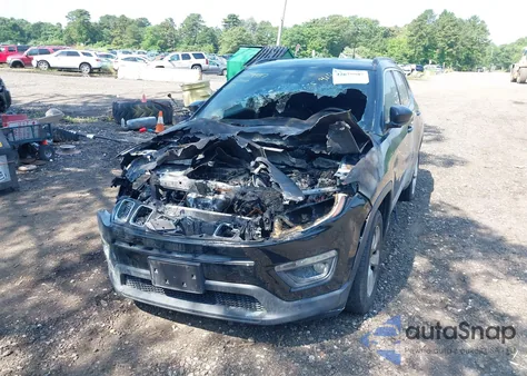 2018 Jeep Compass Latitude 4X4 из США, поврежденный, VIN 3C4NJDBB9JT245408